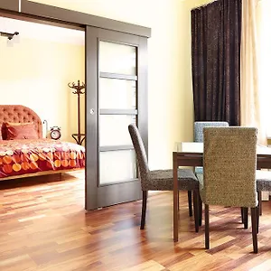 Lovely Funky Flat Near Royal Park Apartament